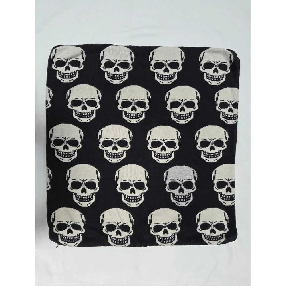 All Over Skull Print Knit Pillowcase